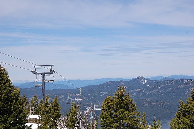 One of Mt. Bachelor's chairlifts rises above patchy snow. What will this winter bring, snow feast or famine? - WIKIMEDIACOMMONS.