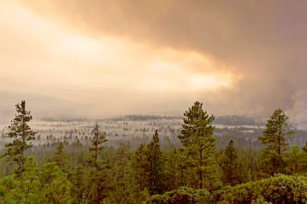 Smoke fills the air during the 2017 Milli Fire near Sisters. - WIKIMEDIA COMMONS
