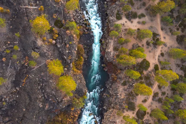What a bird sees as it flies over the Upper Deschutes River. Beautiful shot from @natewyeth. Tag @sourceweekly on Instagram to get featured in Lightmeter. - @NATEWYETH