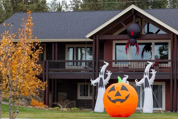 This house off Reed Market Road is a classic decoration-ville. - ELLA TAFT