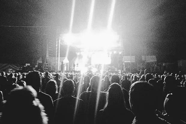 Packed courtyard at The Commons captured by @forgetfuldexter! Tag @sourceweekly on Instagram to get your shot featured in Lightmeter. - SUBMITTED