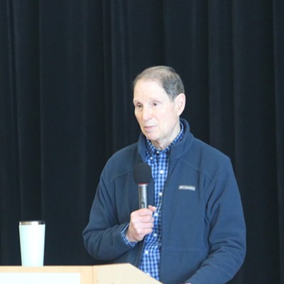 Wyden Holds Town Hall
