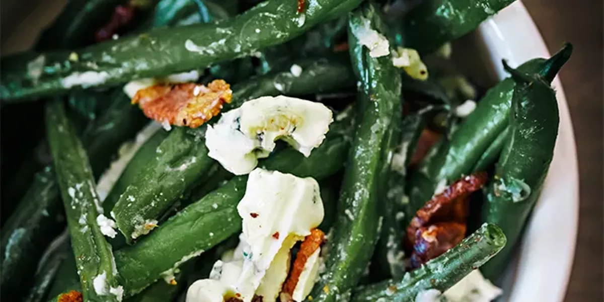 Sauteed Green Beans with Bacon Bits & Bleu Cheese - Vimarsana News