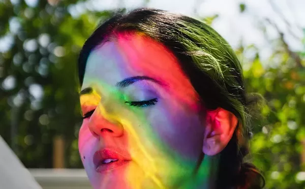 Artist Haiiileen Manipulates Light and Color in New &ldquo;Aura Miiirror&rdquo; Series