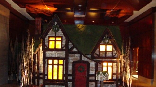 Holiday: Gingerbread House