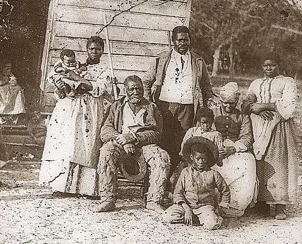 1862 photo of slave family in Beaufort, S.C., taken by Thomas O'Sullivan, courtesy of old-picture.com