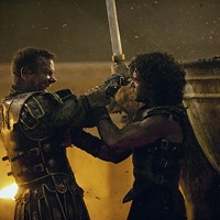 Corvus (Kiefer Sutherland) and Milo (Kit Harington) duel to the death in Pompeii. (Photo: TriStar)