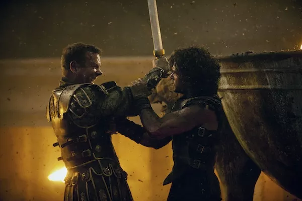 Corvus (Kiefer Sutherland) and Milo (Kit Harington) duel to the death in Pompeii. (Photo: TriStar)