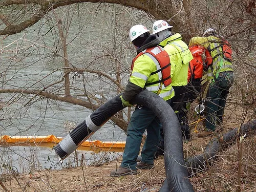 Crews vacuuming coal ash from the Dan River