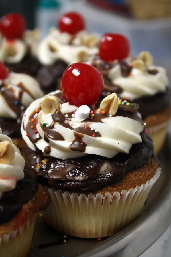 Cupcrazed Cakerys Banana Split Cupcake