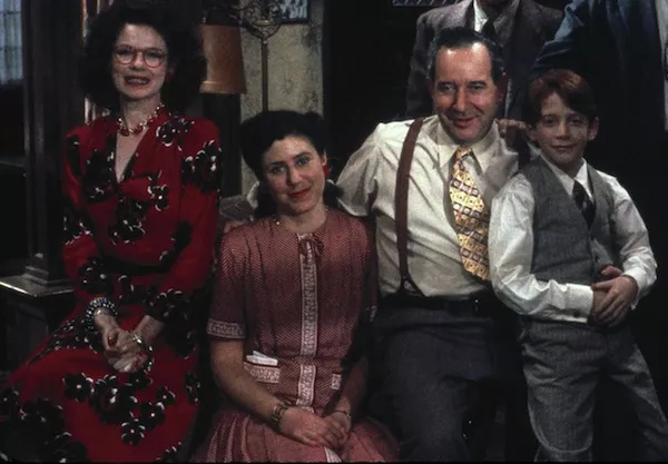 Dianne Wiest, Julie Kavner, Michael Tucker and Seth Green in Radio Days (Photo: Twilight Time)