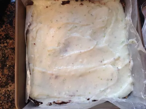 Dont bother with that parchment paper you see there.  You dont need it.