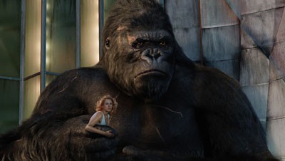 HELPING HAND: Ann Darrow (Naomi Watts) finds a protector in King Kong (Photo: Weta Digital / Universal)