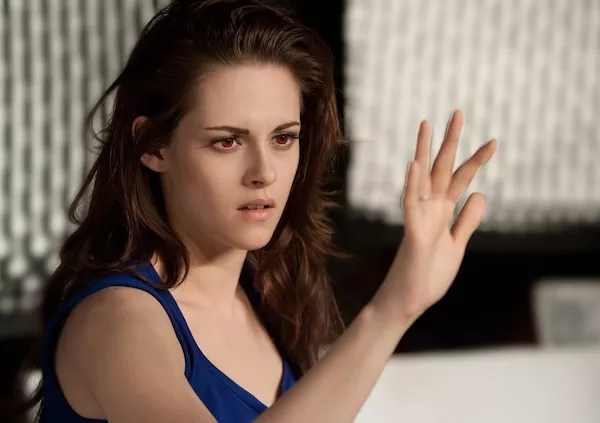 Kristen Stewart sees red. - SUMMIT ENTERTAINMENT