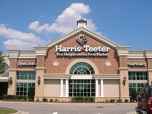 800px-Apex_Harris_Teeter.JPG