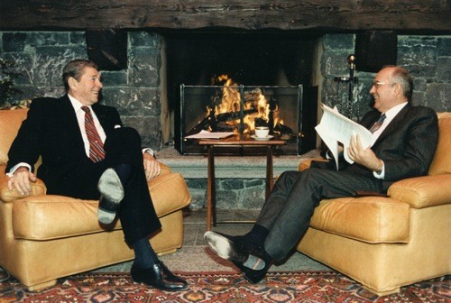 reagan_and_gorbachev_hold_discussions-1.jpg