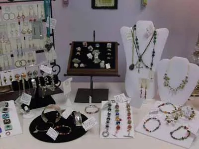 Purple Pea - Unique gifts, handcrafted art, - jewelry, greeting cards, candles, etc! - Find that special item youve been - looking for among the works of - over 200 artists and crafters! - 6416 B-9 Rea Road. 704-542-5675 - www.purplepea.com - Credit cards accepted