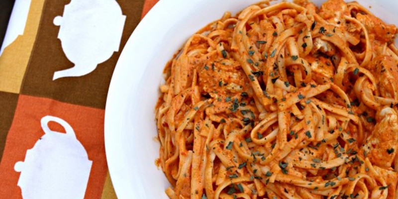 Recipe: Creamy Goat Cheese and Red Pepper Sauce with Chicken & Linguini