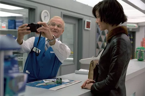 Robin Williams and Connie Nielsen in One Hour Photo (Photo: Fox)