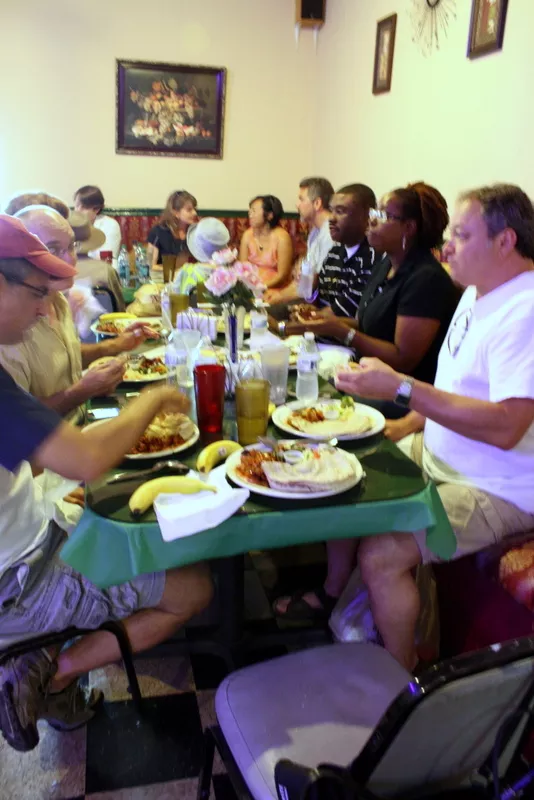 Tour participants get to know one another while enjoying heaping platefuls of Chicken Suqaa