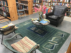 Book Buyers' comfy seating area. (Photo by Pat Moran)