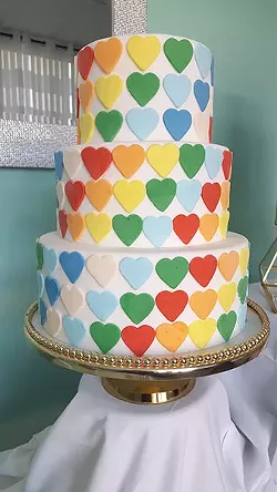 Perlmutter makes a heartfelt cake. (Photo by Alison Leininger)