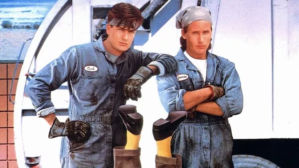 Charlie Sheen and Emilio Estevez in Men at Work (Photo: Shout! Factory)