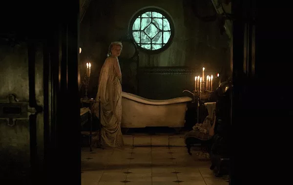 Mia Wasikowska in Crimson Peak (Photo: Universal)