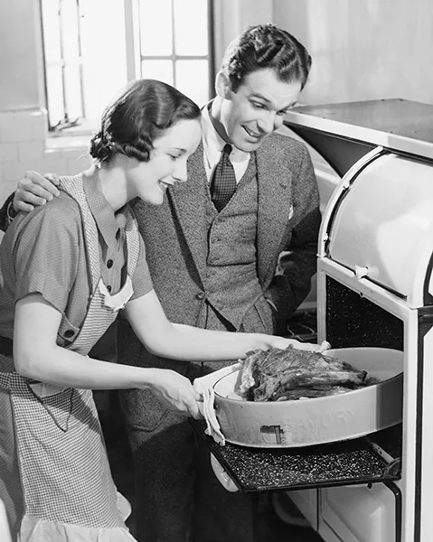 couple-in-kitchen_-wife-taking-roast-from-oven-_b_w_-72131201_2818x3534.jpg