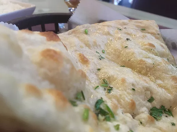 Crispy garlic naan