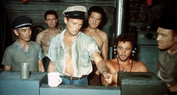 Richard Widmark (center) in Hell and High Water (Photo: Twilight Time)