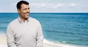 HOW TO BUILD A $10M+ BUSINESS