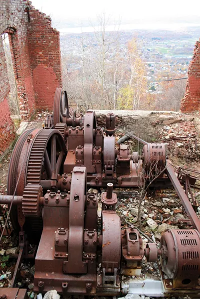 Photo of the powerhouse atop Beacon Mountain - EMIL ALZAMORA