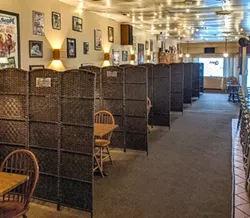 laura_s-family-restaurant.jpg