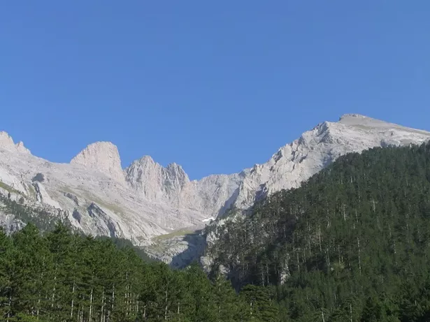 A view from the west side of Olimpos located about 10 to 15 kilometres (6 to 9 mi) from Kokkinopilos village. - STEFG74 FROM LARISA, GREECE, CC BY 2.0, VIA WIKIMEDIA COMMONS