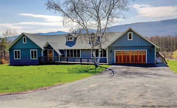 A Contemporary Catskill Ranch for Sale
