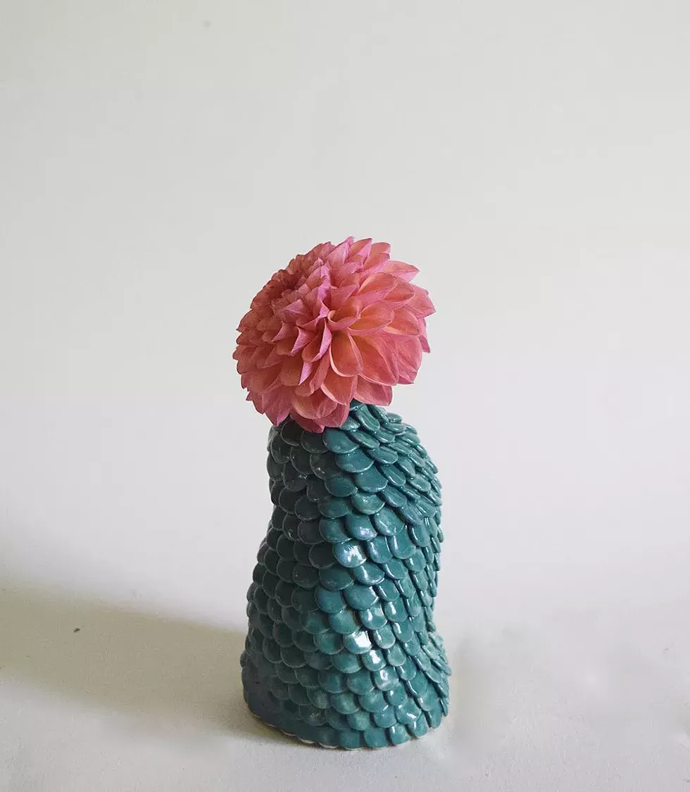 02_emily-ritz-clay-vase.jpg
