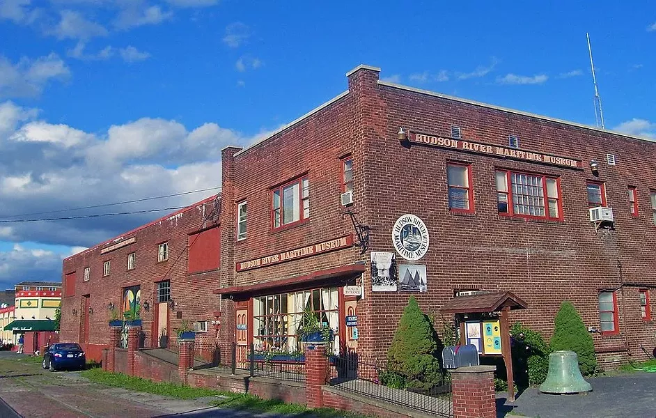 1024px-hudson_river_maritime_museum.jpg