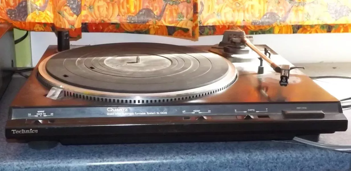 lastvestige-used-turntable-2_new-1694x824.jpg