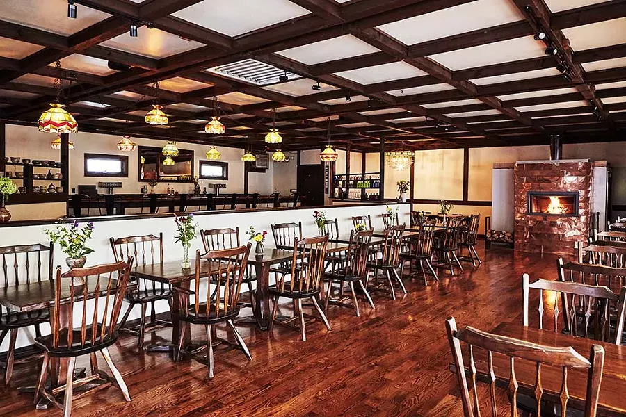 Binnekill Tavern was the Binnekill Square Restaurant for thirty years. Calvert with his partners Phil Farinacci and Peter Botros renovated the existing space to create a modern tavern vibe, including installing a wood burning fireplace wrapped in copper.