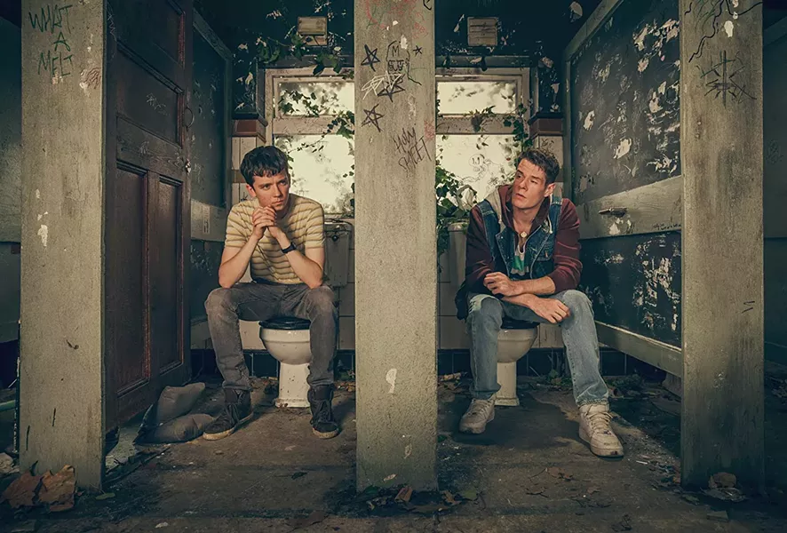 ASA BUTTERFIELD AND CONNOR SWINDELLS IN SEX EDUCATION (© NETFLIX 2019)