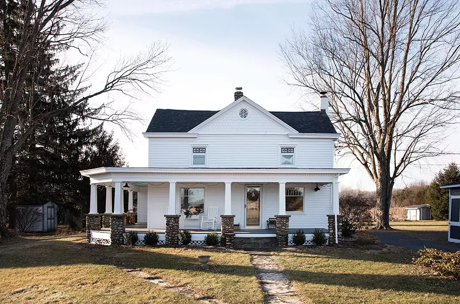 The family’s 1820s farmhouse, surrounded by ancient silver maples, is one of the oldest homes in the area. The original primitive Colonial architecture includes many decorative details added over the years. Although only an acre in size, the homestead is surrounded by orchards and fields, making it feel expansive. “I love these trees,” says Rodabaugh. “They are some of the oldest around.”