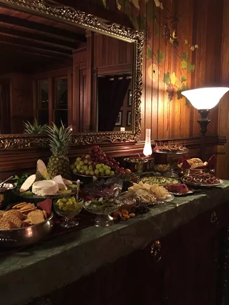 spilliansideboard_photo_by_spillian.jpg