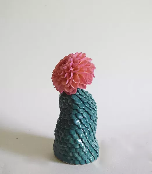 02_emily-ritz-clay-vase.jpg