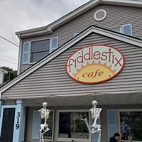 They’re Fixin’ Up Some #FoodPorn at Fiddlestix Cafe