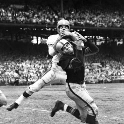 12 Vintage Photos of the Browns Crushing the Steelers