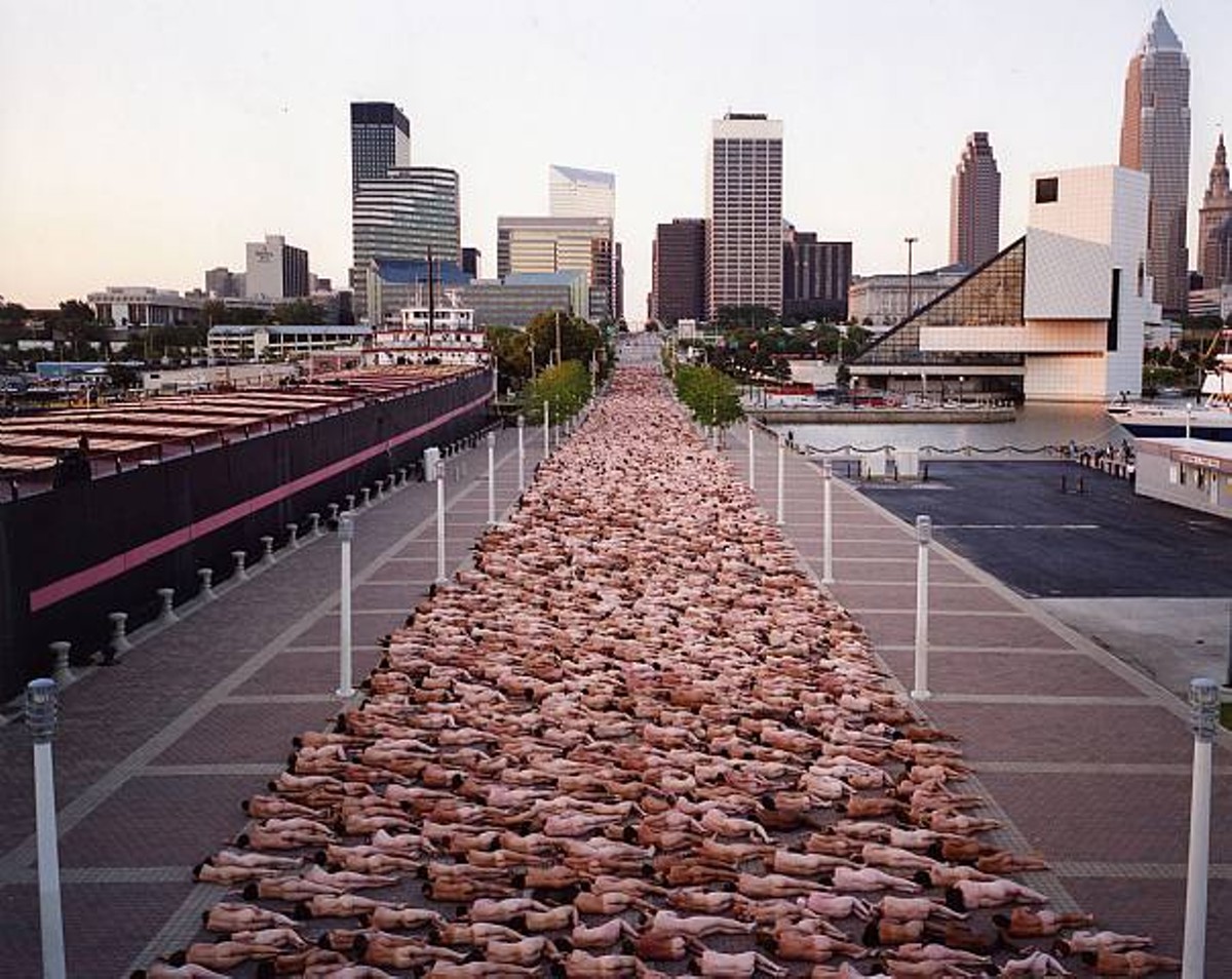 570px x 453px - Spencer Tunick Will Photograph Group of 100 Nude Women in ...