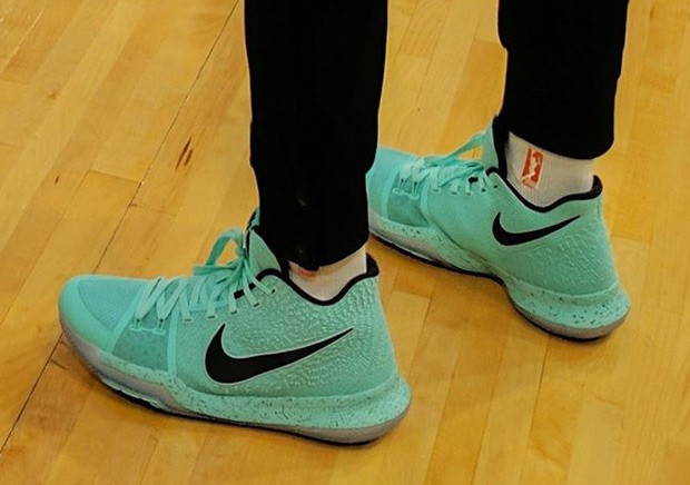 kyrie 3 tiffany