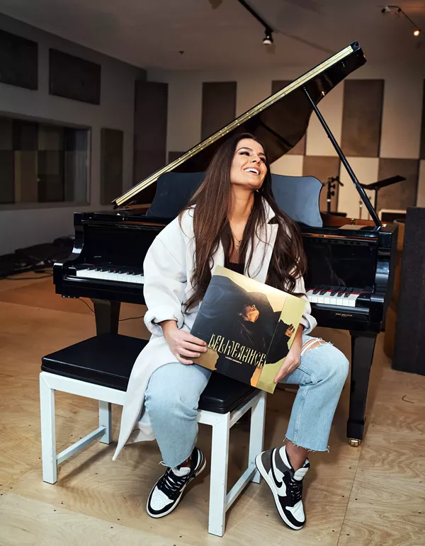 Singer-Songwriter Lauren Lanzaretta Offers Spiritual Message on New Album - Vimarsana News