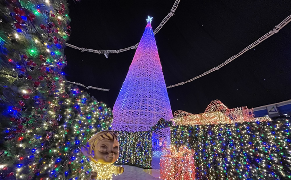 A 39,000-pound blackout curtain is key to the magic of St. Pete&rsquo;s &lsquo;Enchant&rsquo; Christmas light maze